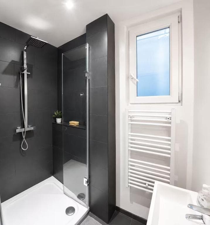 Spacious 4BR Home in Central Brussels - 3