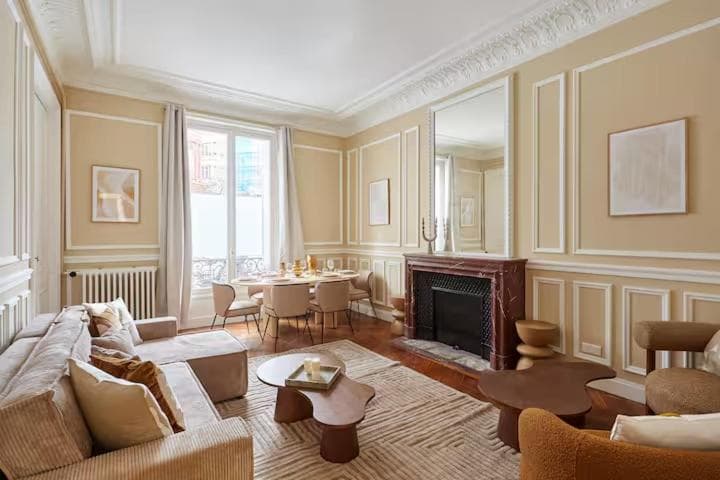 Luxury air-conditioned apartment, Champs-Élysées